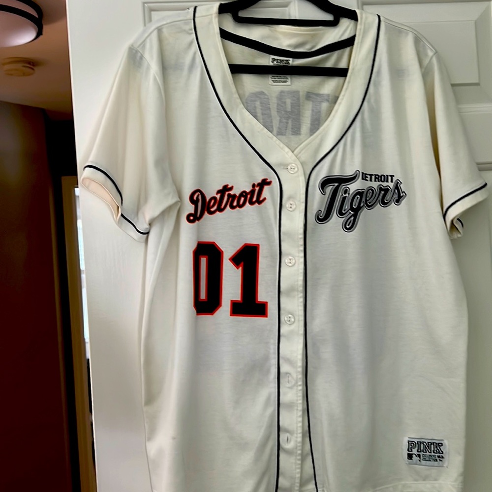 Detroit Tigers baseball shirt